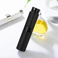 Scenty - Parfum Verstuiver Navulbaar - Mini Parfum Flesje - Reisflesje - Zwart -Parfum Promotiewinkel 1200x1200 211