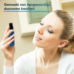 MaxedMore Navulbare Parfumverstuiver 5ml Blauw - 65 Keer Spraybare Parfum Verstuiver - Hervulbaar Tasverstuiver Voor Parfum - Meeneem Mini Geur Flesje Voor Op Reis - Lipstick Formaat Navulbaar Parfumflesje -Parfum Promotiewinkel 1200x1200 228