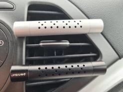 Autoparfum - Luchtverfrisser Auto - Inclusief 5 Geuren - Luxe Design - ZWART - Hervulbaar - Fris -Parfum Promotiewinkel 1200x899